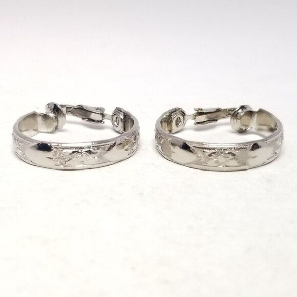 Vintage Clip On Hoop Earrings, Silver Tone, Minimal 1 Inch Size, Simple Estate - Picture 1 of 5